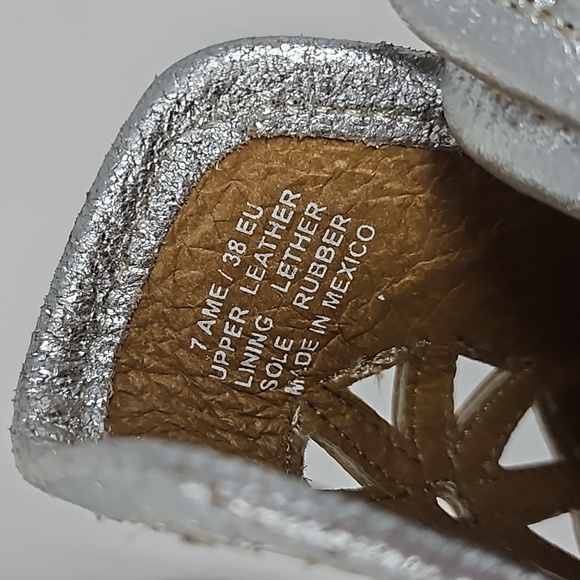 Anthro Musse & Cloud Laser Cut Leather Stacked Heel Silver Ankle Boots Size 7 - Picture 11 of 16